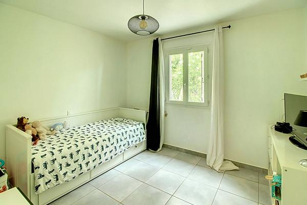 A VENDRE à LORGUES - Villa de PLAIN PIED avec PISCINE à 5mn du VILLAGE