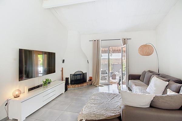 A VENDRE à LORGUES - Villa de PLAIN PIED avec PISCINE à 5mn du VILLAGE