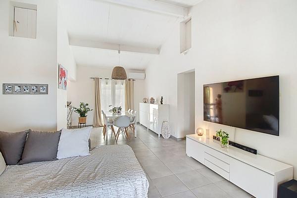 A VENDRE à LORGUES - Villa de PLAIN PIED avec PISCINE à 5mn du VILLAGE