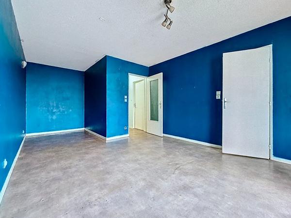 NANCY _ F1 bis 34m2 _ à rénover _ parking souterrain _ au calme _ chauffage individuel