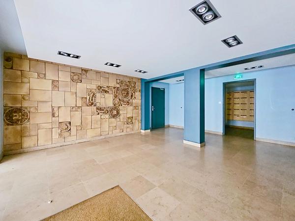 NANCY _ F1 bis 34m2 _ à rénover _ parking souterrain _ au calme _ chauffage individuel