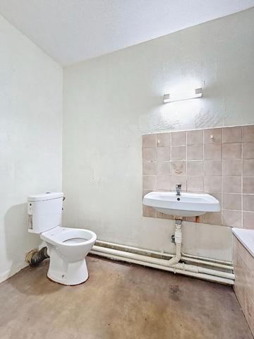 NANCY _ F1 bis 34m2 _ à rénover _ parking souterrain _ au calme _ chauffage individuel