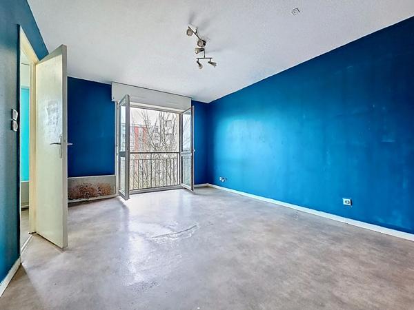 NANCY _ F1 bis 34m2 _ à rénover _ parking souterrain _ au calme _ chauffage individuel