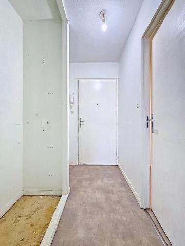 NANCY _ F1 bis 34m2 _ à rénover _ parking souterrain _ au calme _ chauffage individuel