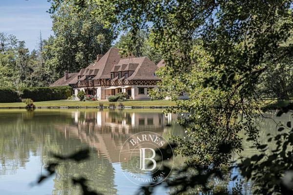 La Ferté-Saint-Aubin, Propriété 7 Chambres -  615 m² à vendre