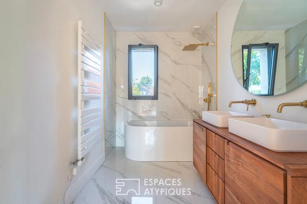 Maison contemporaine avec piscine et garage