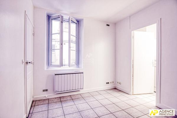 Versailles Notre Dame Appartement 2 pièces 35 m2 €265 000 ** - Référence 25927