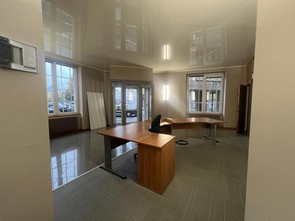 Local professionnel /PLACE MICHELET 43000 LE PUY EN VELAY