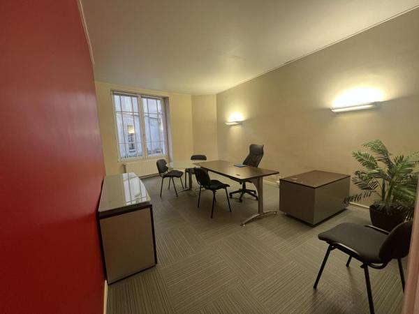 Local professionnel /PLACE MICHELET 43000 LE PUY EN VELAY