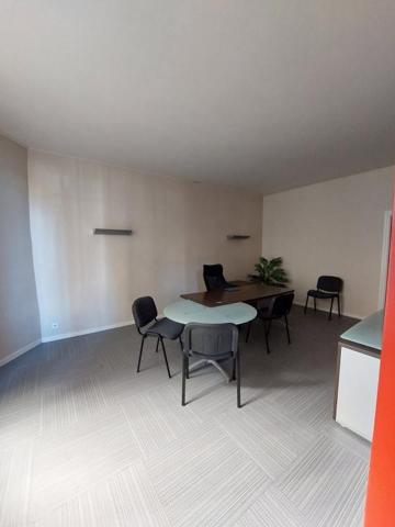 Local professionnel /PLACE MICHELET 43000 LE PUY EN VELAY