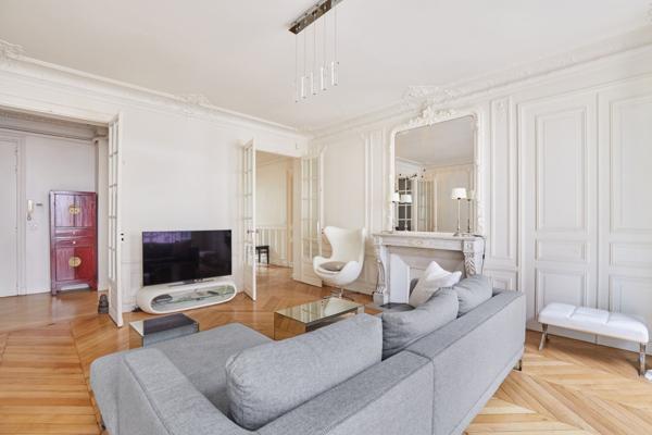 Location meublée - Appartement Paris 75008- 5 pièces - 2 chambres- balcon- rue d'Artois