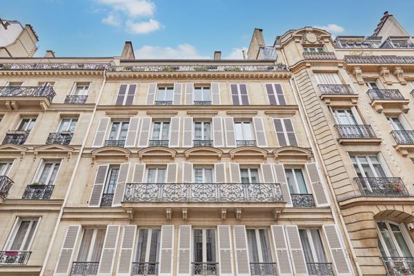 Location meublée - Appartement Paris 75008- 5 pièces - 2 chambres- balcon- rue d'Artois