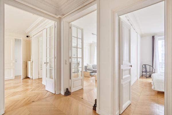 Location meublée - Appartement Paris 75008- 5 pièces - 2 chambres- balcon- rue d'Artois