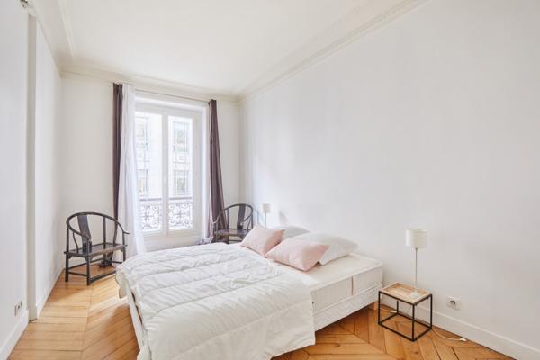 Location meublée - Appartement Paris 75008- 5 pièces - 2 chambres- balcon- rue d'Artois
