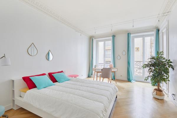 Location meublée - Appartement Paris 75008- 5 pièces - 2 chambres- balcon- rue d'Artois