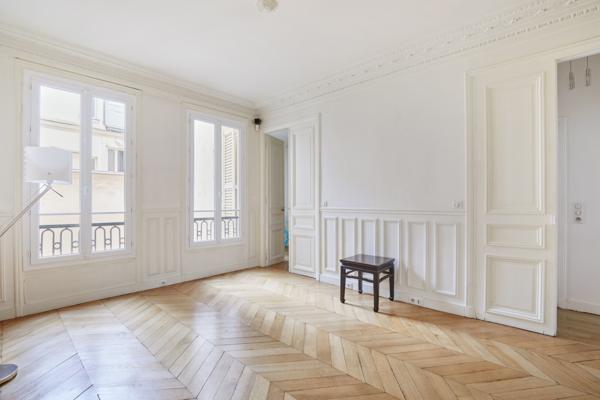 Location meublée - Appartement Paris 75008- 5 pièces - 2 chambres- balcon- rue d'Artois