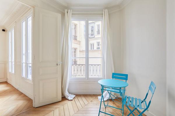 Location meublée - Appartement Paris 75008- 5 pièces - 2 chambres- balcon- rue d'Artois