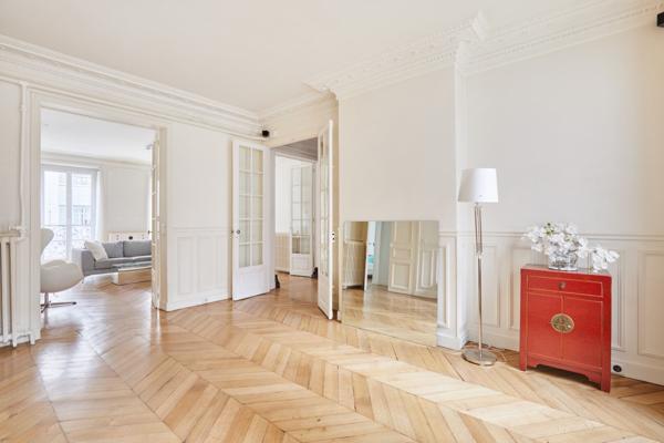 Location meublée - Appartement Paris 75008- 5 pièces - 2 chambres- balcon- rue d'Artois