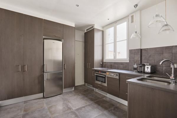 Location meublée - Appartement Paris 75008- 5 pièces - 2 chambres- balcon- rue d'Artois