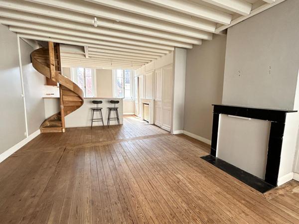 A VENDRE : T2 à LILLE • Vieux lille • 275 000 € FAI • Réf. 2024