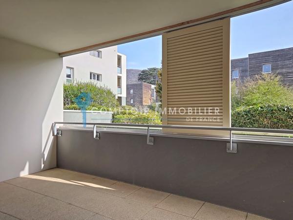 Appartement
                                                                                                                                                                                                                                                                                                                        4 pièce(s)                                                                                                                                                                                                          3 chambre(s)                                                                                                                                                                                                          70  m²