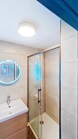 F1E refait à neuf avec parking, cave et séchoir – DPE C – Paris en 20 min