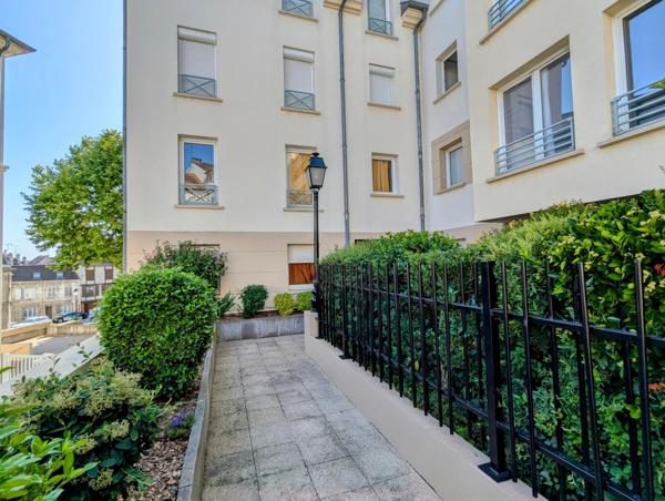 Joli F2 avec parking en centre-ville