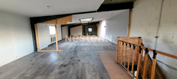 À SOUS-LOUER: Cellule brute de 146 m² à l'étage  Cour Cheverny