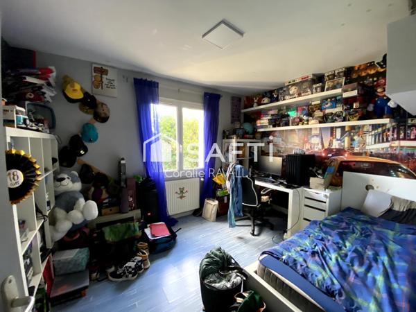 Beaux volumes, extérieur soigné, aucun vis-à-vis : découvrez une maison prête à accueillir votre famille.