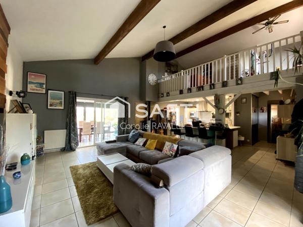 Beaux volumes, extérieur soigné, aucun vis-à-vis : découvrez une maison prête à accueillir votre famille.