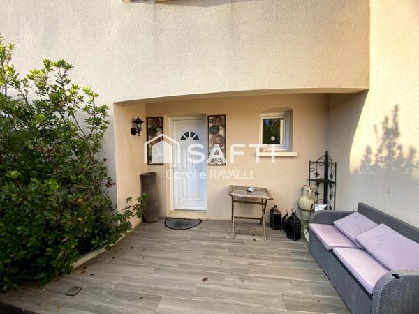 Beaux volumes, extérieur soigné, aucun vis-à-vis : découvrez une maison prête à accueillir votre famille.