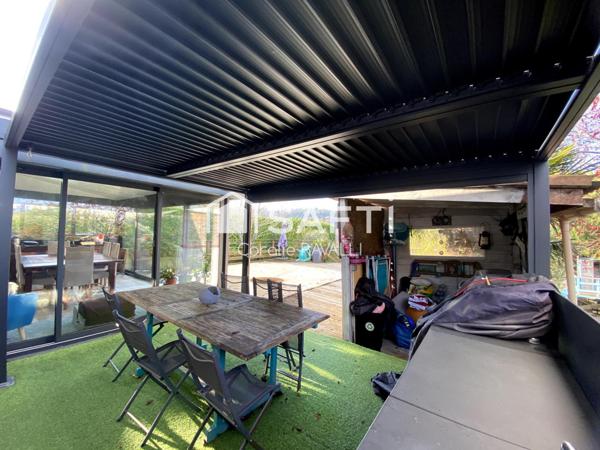 Beaux volumes, extérieur soigné, aucun vis-à-vis : découvrez une maison prête à accueillir votre famille.