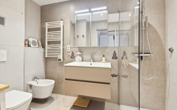 Appartement à vendre    4 pièces • 99,75 m2 Saint-Laurent-du-Var