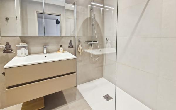 Appartement à vendre    4 pièces • 99,75 m2 Saint-Laurent-du-Var