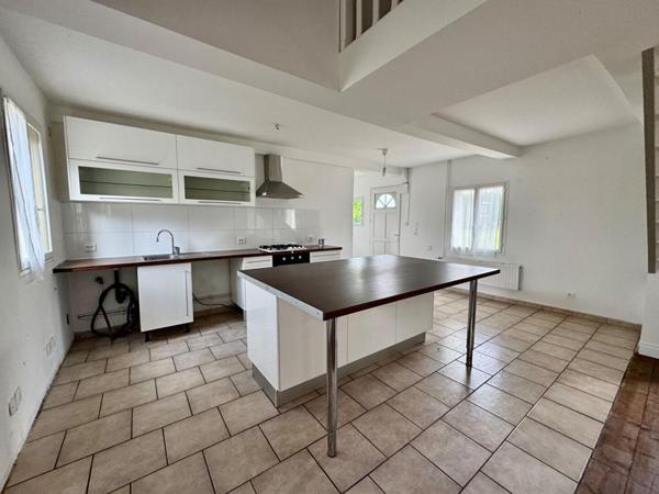 Très belle  Longère  de 129m2 , 3 chambres , grand jardin  GLISY (10mn d'Amiens )