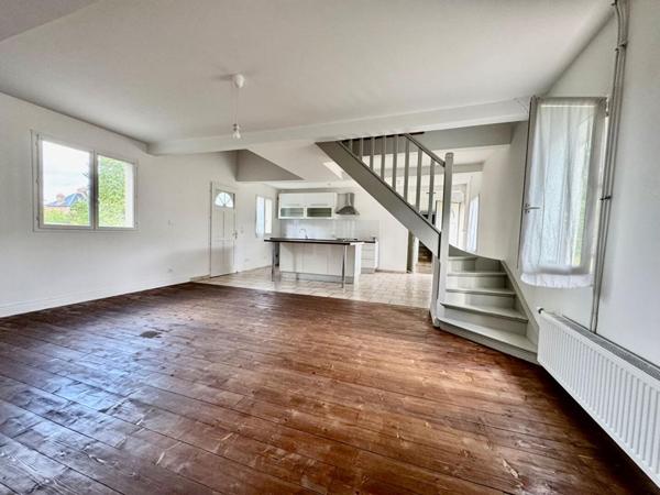 Très belle  Longère  de 129m2 , 3 chambres , grand jardin  GLISY (10mn d'Amiens )