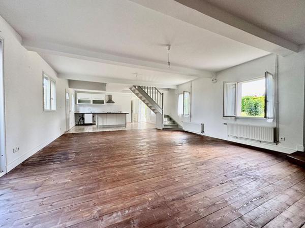 Très belle  Longère  de 129m2 , 3 chambres , grand jardin  GLISY (10mn d'Amiens )