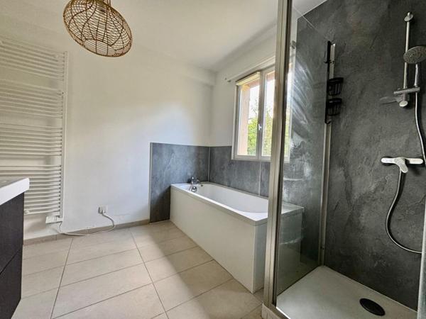 Très belle  Longère  de 129m2 , 3 chambres , grand jardin  GLISY (10mn d'Amiens )