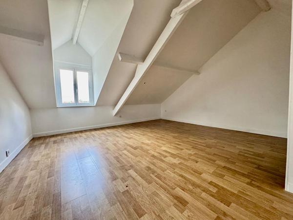 Très belle  Longère  de 129m2 , 3 chambres , grand jardin  GLISY (10mn d'Amiens )