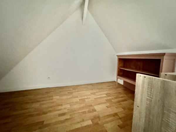 Très belle  Longère  de 129m2 , 3 chambres , grand jardin  GLISY (10mn d'Amiens )