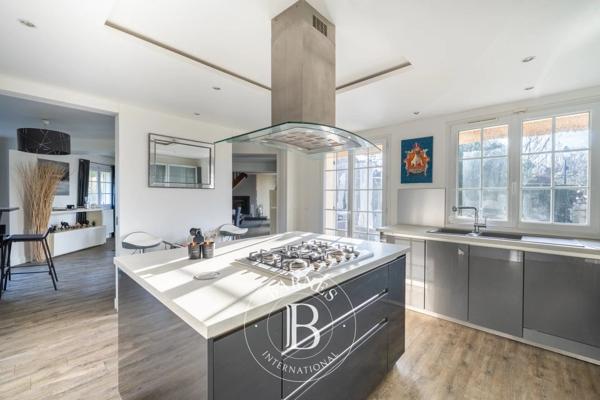 Thoiry, Maison 4 Chambres -  196 m² à vendre