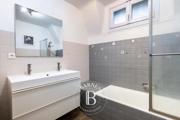 Thoiry, Maison 4 Chambres -  196 m² à vendre