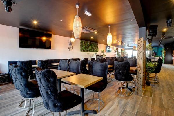 BOURGOIN JALLIEU - BAR, BRASSERIE Bar à Thèmes - Hyper centre ville + parking sécurisé