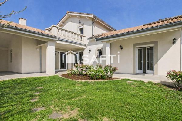 Maison d’architecte 230m2 avec 7 pièces et piscine
