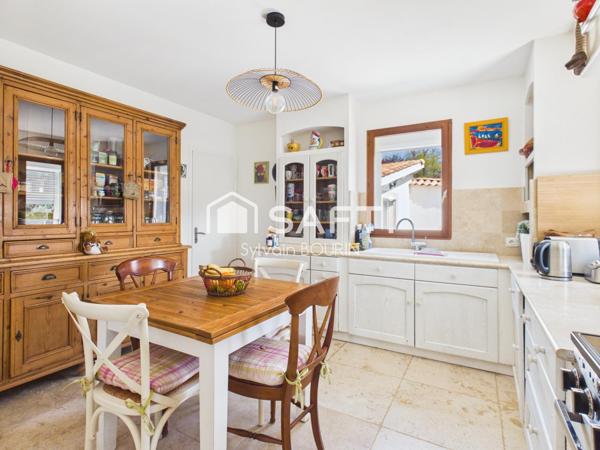 Maison d’architecte 230m2 avec 7 pièces et piscine