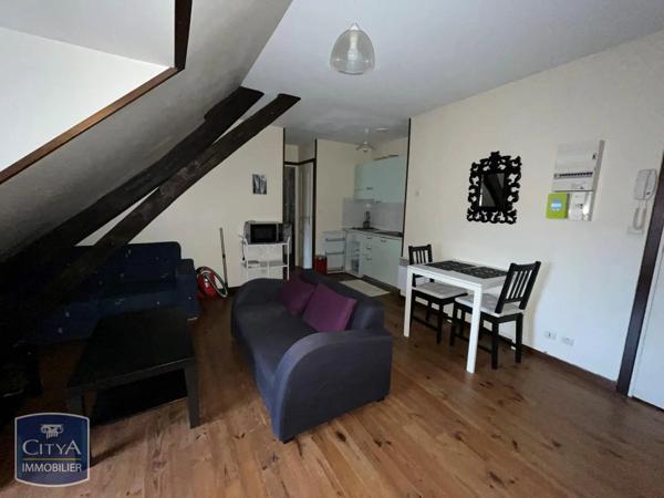 Appartement à louer 2 pièces 33.8m² Saint-Amand-Montrond (18200)