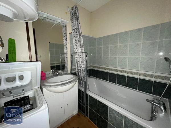 Appartement à louer 2 pièces 33.8m² Saint-Amand-Montrond (18200)