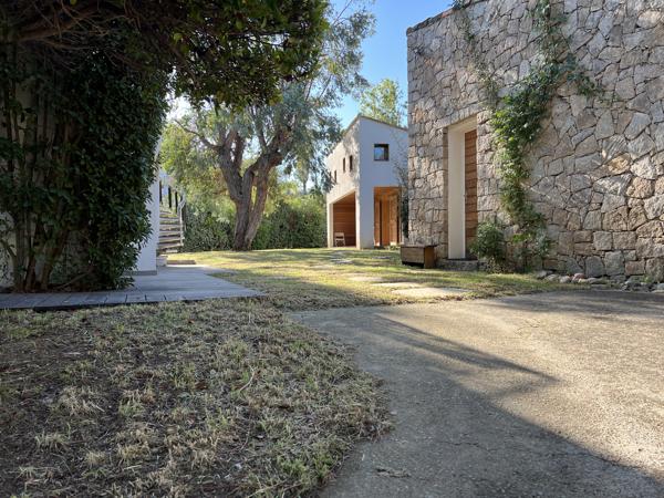 Villa 7 pièce(s) 6 chambre(s) 174 m²