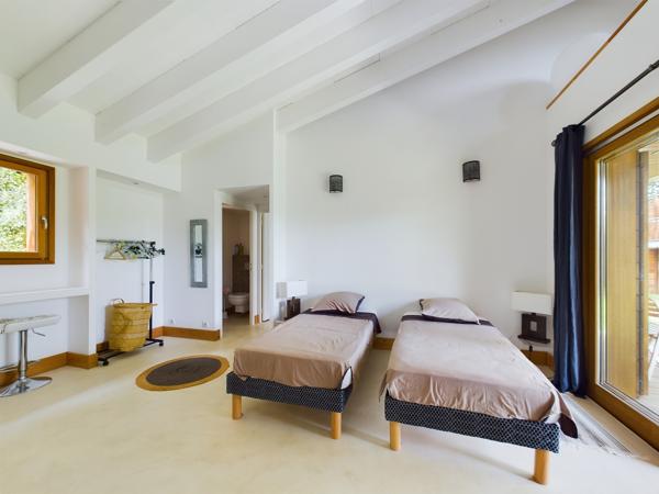 Villa 7 pièce(s) 6 chambre(s) 174 m²