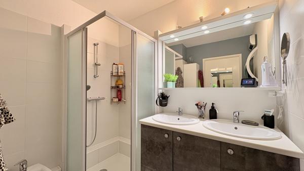 Appartement
         3 pièces
        - 62 m² Exclusivité 290 000 € *